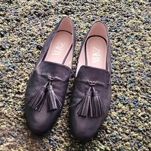 I ordered online through the official ZARA website, but the size did not fit me.